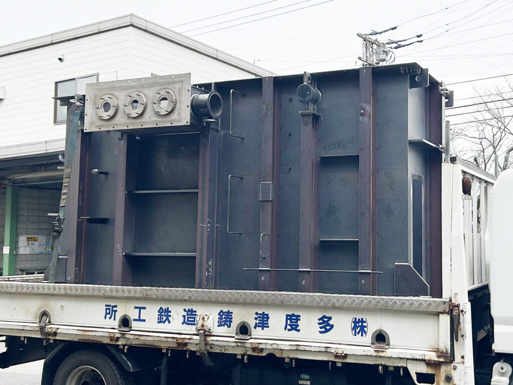 大型変圧器カバー